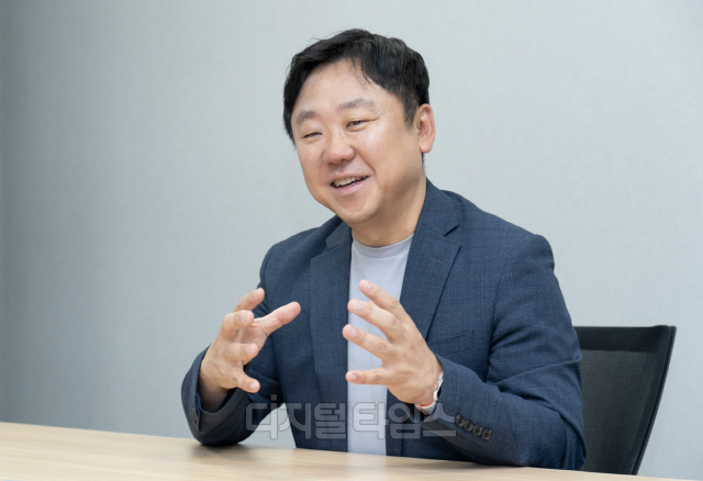 셩겅원 SK쉴더스 컨설팅사업그룹장이 디지털타임스와의 인터뷰에서 컨설팅은 기업의 리스크를 줄이는 방안을 제시하는 것이 중요하다고 강조하고 있다. SK쉴더스 제공